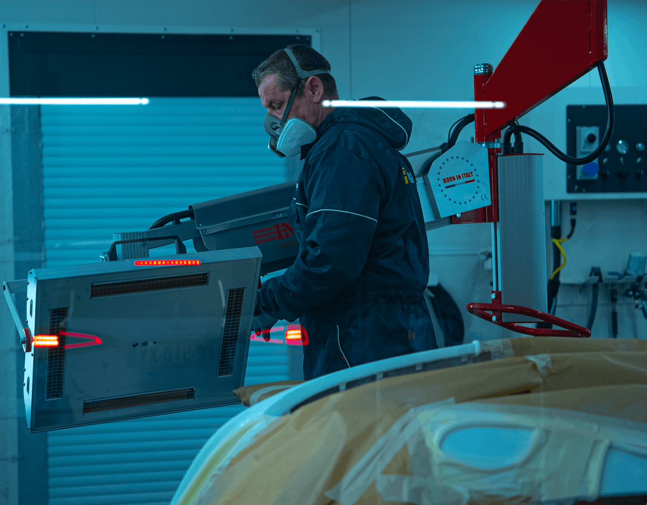 Carrossier Mercedes Kroely dans une cabine Weinmann Technologies