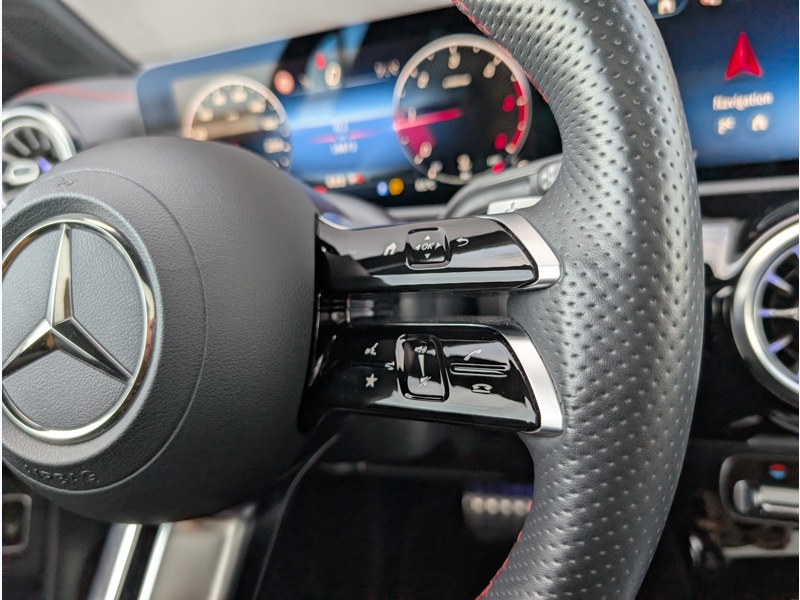 Image Mercedes-Benz CLA 180 d Shooting Brake AMG Line TO  SIEGES ELECTRIQUES MEMOIRES CHAUFFANTS CAMERA 360 HUD MULTIBEAM SO