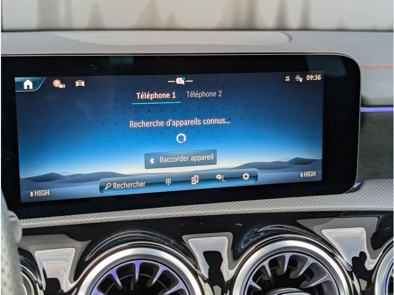 Image Mercedes-Benz CLA 180 d Shooting Brake AMG Line TO  SIEGES ELECTRIQUES MEMOIRES CHAUFFANTS CAMERA 360 HUD MULTIBEAM SO