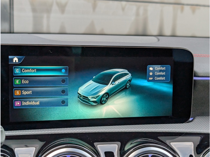 Image Mercedes-Benz CLA 180 d Shooting Brake AMG Line TO  SIEGES ELECTRIQUES MEMOIRES CHAUFFANTS CAMERA 360 HUD MULTIBEAM SO