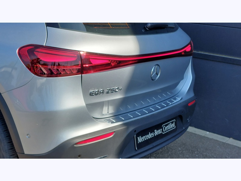Image Mercedes-Benz EQA 250+ Edition réglage électrique avec fonction mémoire Dispositif d'attelage