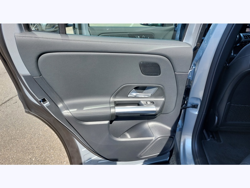 Image Mercedes-Benz EQA 250+ Edition réglage électrique avec fonction mémoire Dispositif d'attelage