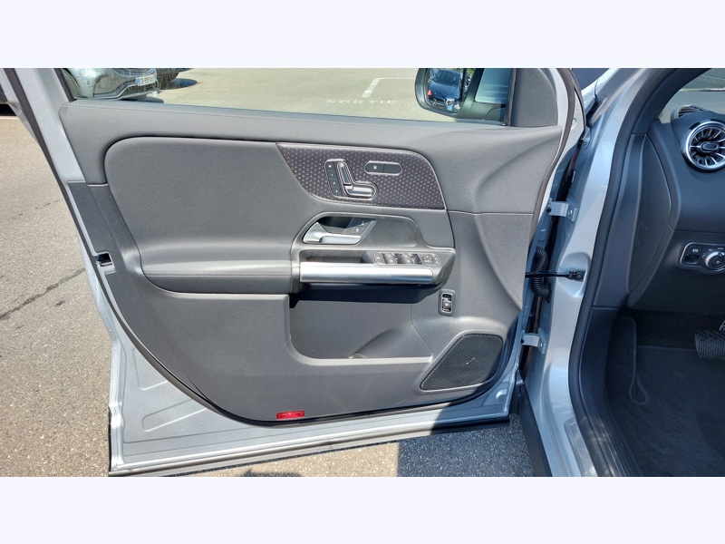 Image Mercedes-Benz EQA 250+ Edition réglage électrique avec fonction mémoire Dispositif d'attelage