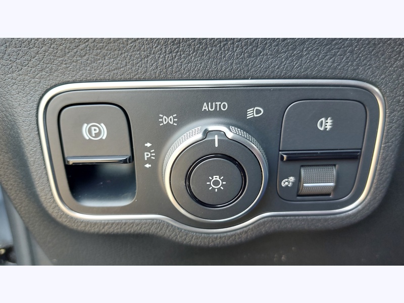 Image Mercedes-Benz EQA 250+ Edition réglage électrique avec fonction mémoire Dispositif d'attelage