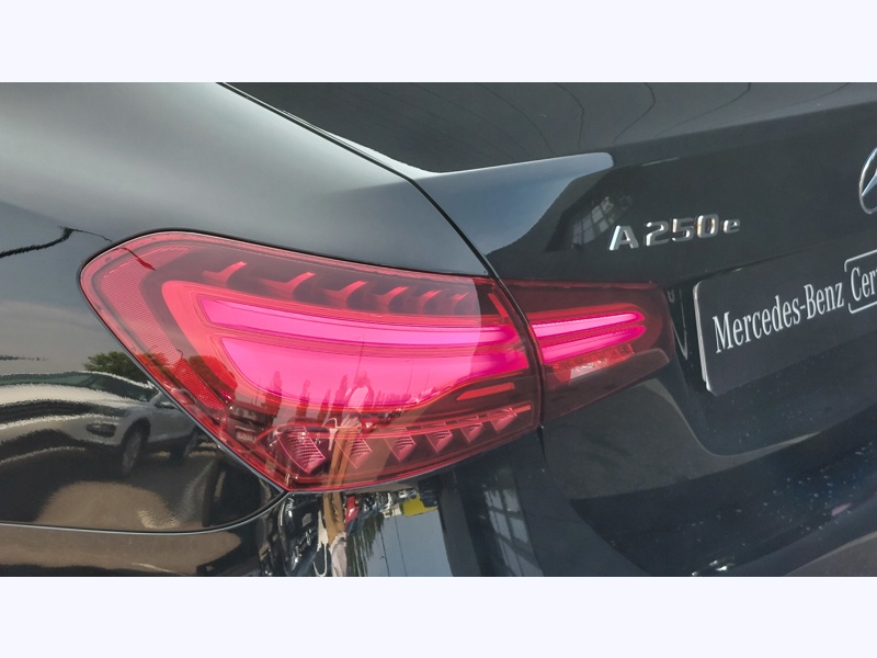 Image Mercedes-Benz CLASSE A 250 e Hybrid EQ Berline AMG Line AMG Line Intégration pour smartphone  Pack Sport Noir