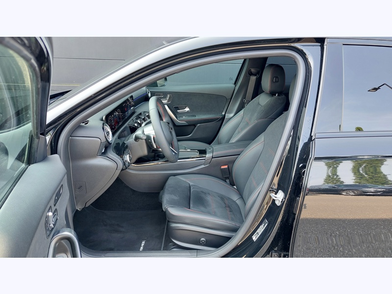 Image Mercedes-Benz CLASSE A 250 e Hybrid EQ Berline AMG Line AMG Line Intégration pour smartphone  Pack Sport Noir