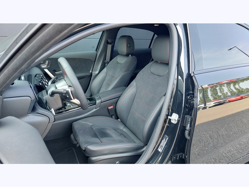 Image Mercedes-Benz CLASSE A 250 e Hybrid EQ Berline AMG Line AMG Line Intégration pour smartphone  Pack Sport Noir