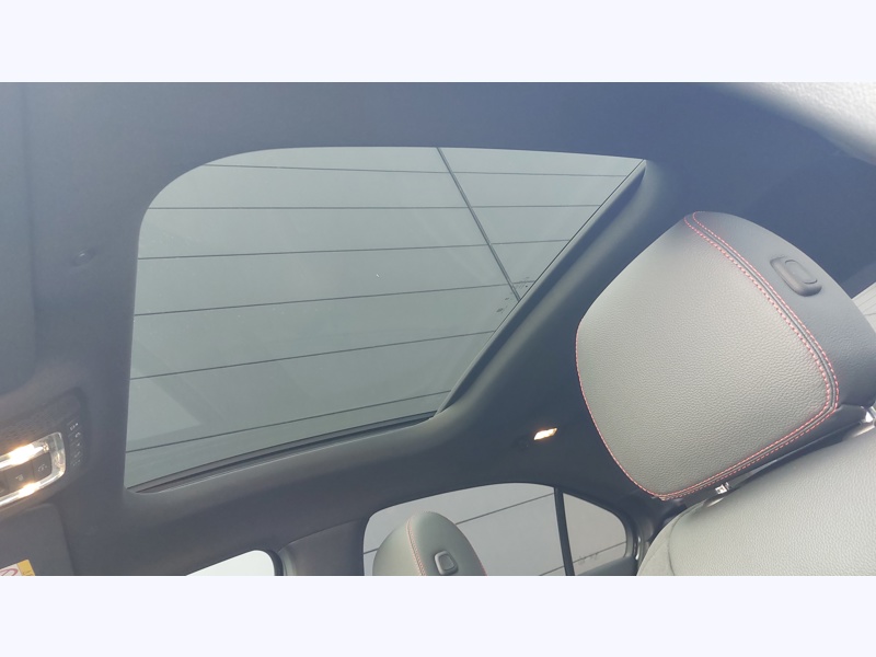 Image Mercedes-Benz CLASSE A 250 e Hybrid EQ Berline AMG Line AMG Line Intégration pour smartphone  Pack Sport Noir