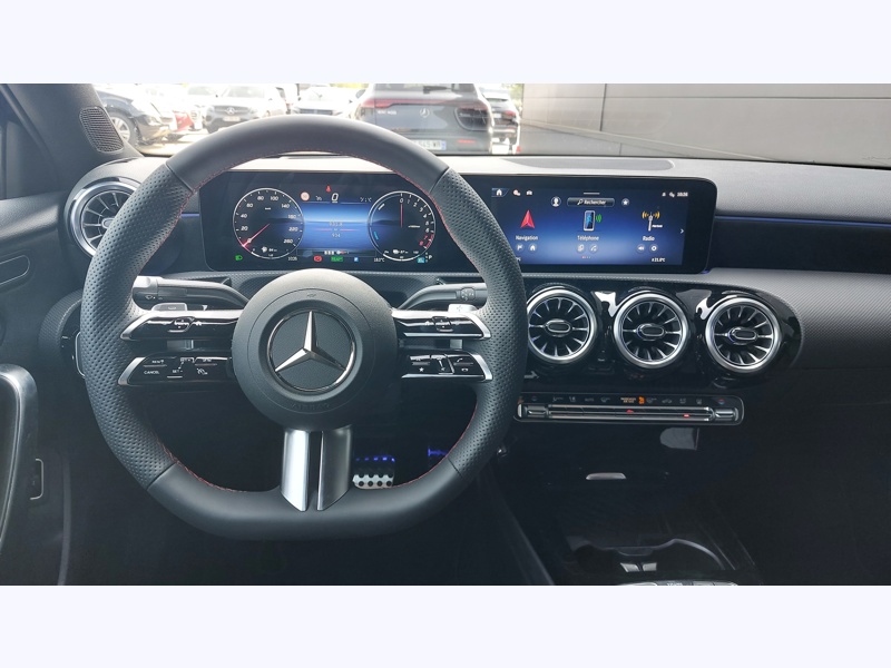 Image Mercedes-Benz CLASSE A 250 e Hybrid EQ Berline AMG Line AMG Line Intégration pour smartphone  Pack Sport Noir