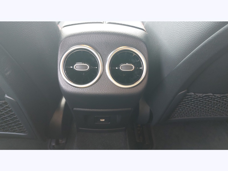 Image Mercedes-Benz CLASSE A 250 e Hybrid EQ Berline AMG Line AMG Line Intégration pour smartphone  Pack Sport Noir