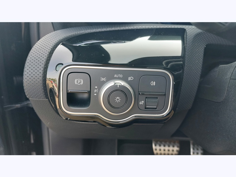 Image Mercedes-Benz CLASSE A 250 e Hybrid EQ Berline AMG Line AMG Line Intégration pour smartphone  Pack Sport Noir