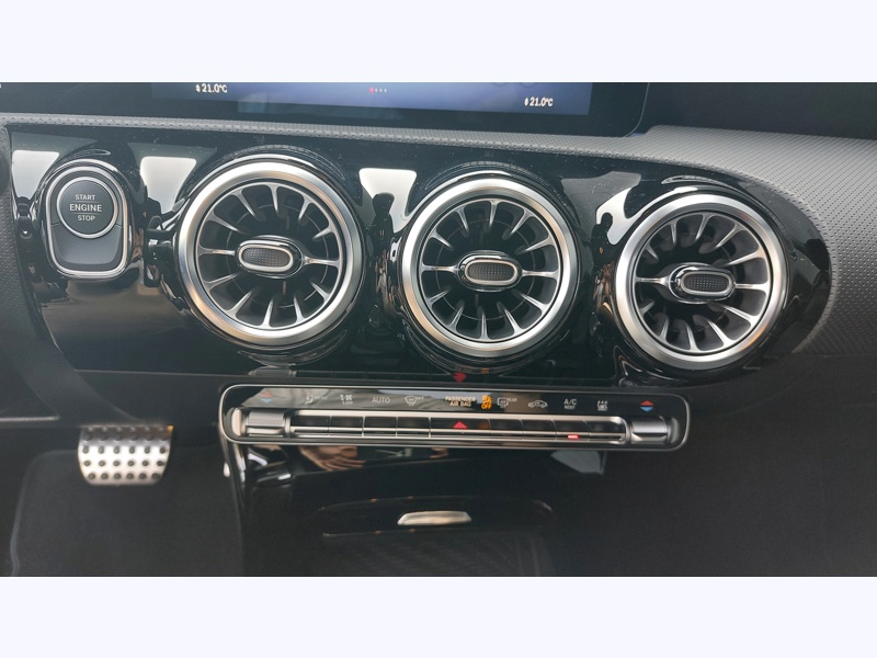 Image Mercedes-Benz CLASSE A 250 e Hybrid EQ Berline AMG Line AMG Line Intégration pour smartphone  Pack Sport Noir