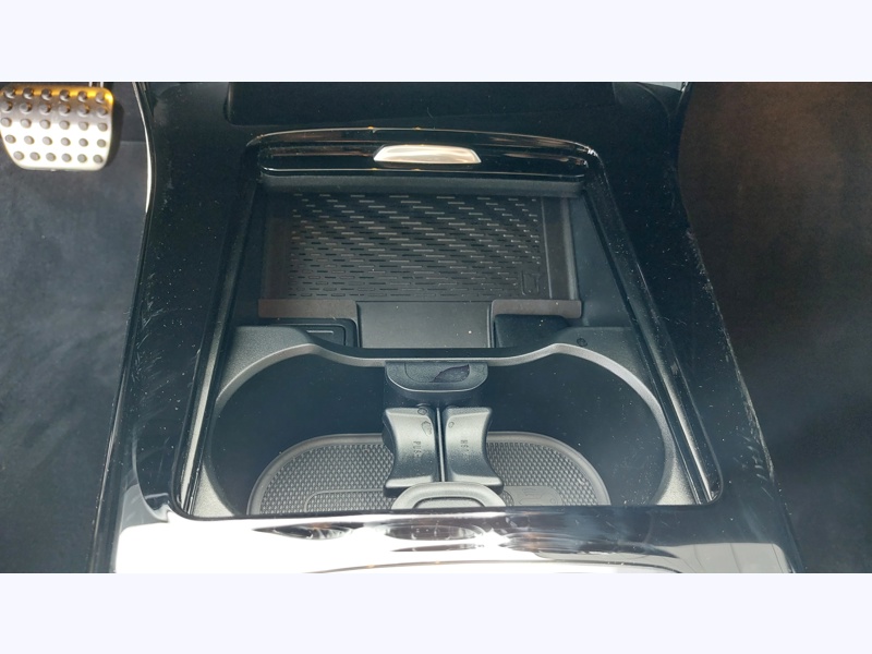 Image Mercedes-Benz CLASSE A 250 e Hybrid EQ Berline AMG Line AMG Line Intégration pour smartphone  Pack Sport Noir