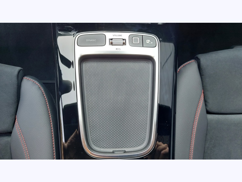 Image Mercedes-Benz CLASSE A 250 e Hybrid EQ Berline AMG Line AMG Line Intégration pour smartphone  Pack Sport Noir