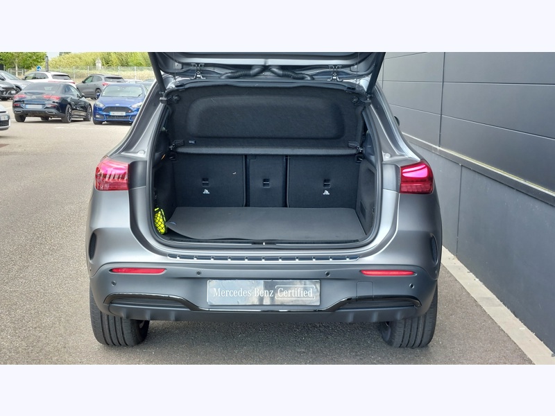 Image Mercedes-Benz EQA 300 4MATIC AMG Line Pack Sport Noir  Pack Assistance à la conduite AMG Line Premium