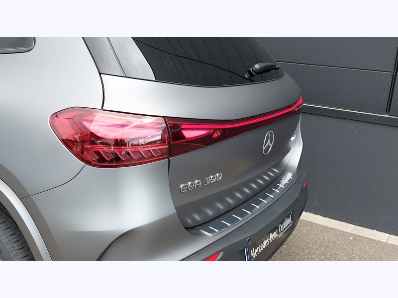 Image Mercedes-Benz EQA 300 4MATIC AMG Line Pack Sport Noir  Pack Assistance à la conduite AMG Line Premium