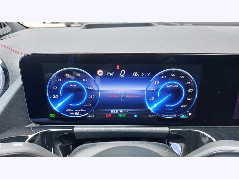 Image Mercedes-Benz EQA 300 4MATIC AMG Line Pack Sport Noir  Pack Assistance à la conduite AMG Line Premium