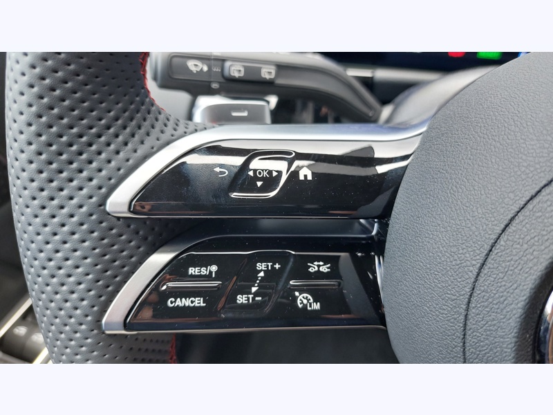 Image Mercedes-Benz EQA 300 4MATIC AMG Line Pack Sport Noir  Pack Assistance à la conduite AMG Line Premium