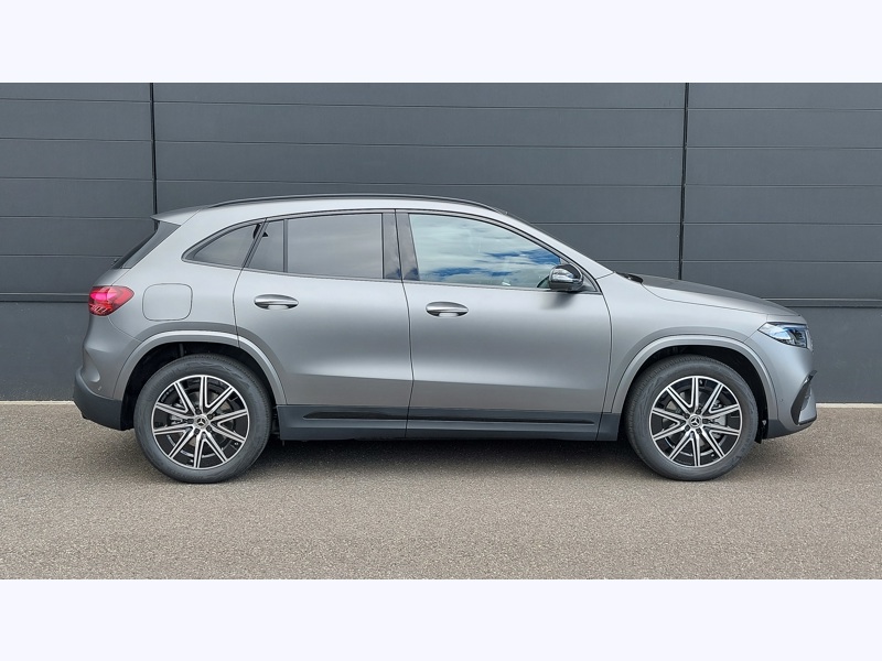 Image Mercedes-Benz EQA 300 4MATIC AMG Line Pack Sport Noir  Pack Assistance à la conduite AMG Line Premium