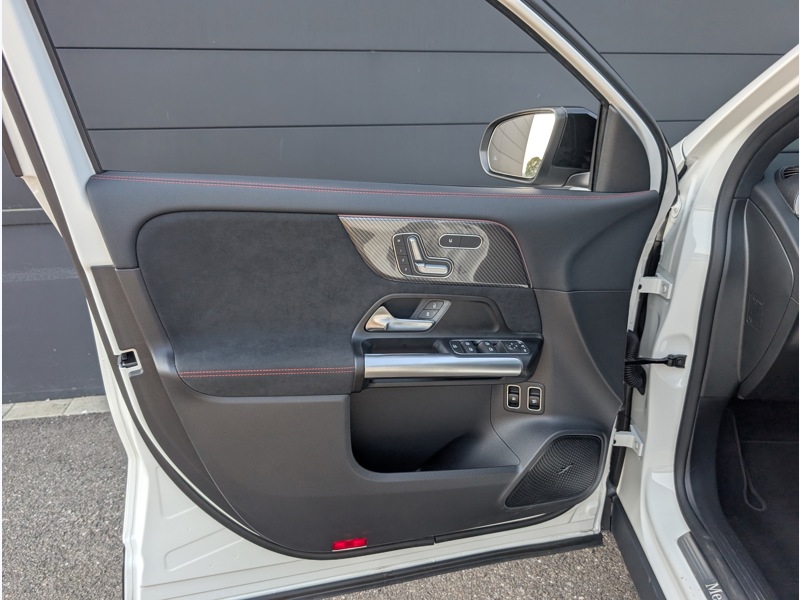 Image Mercedes-Benz GLA 250 e Hybrid AMG Line TO SIEGES ELECTRIQUES MEMOIRES CHAUFFANTS CAMERA 360 HUD INTEGRATION SMARTPHON