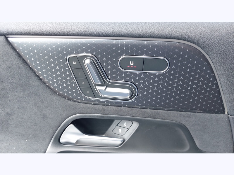 Image Mercedes-Benz EQB 250+ AMG Line Toit ouvrant panoramique  Intégration Smartphone