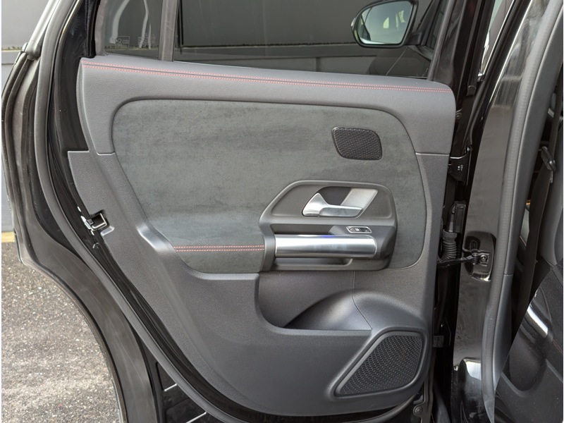 Image Mercedes-Benz GLA 200 d  AMG LINE TO SIEGES AVANTS ELECTRIQUES MEMOIRES CHAUFFANTS CAMERA 360° MULTIBEAM HUD REALITE A