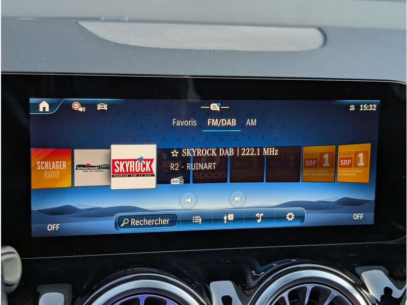 Image Mercedes-Benz GLA 200 d  AMG LINE TO SIEGES AVANTS ELECTRIQUES MEMOIRES CHAUFFANTS CAMERA 360° MULTIBEAM HUD REALITE A