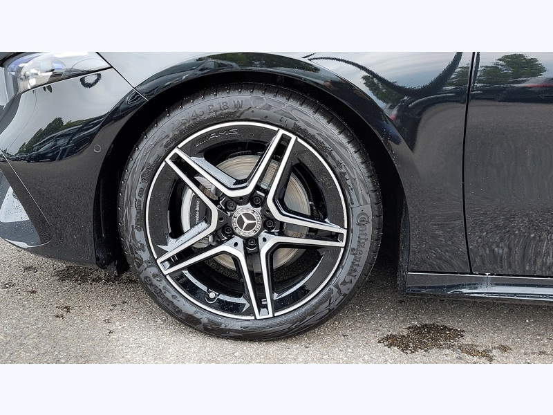 Image Mercedes-Benz CLASSE A 200 d AMG Line Pack Sport Noir