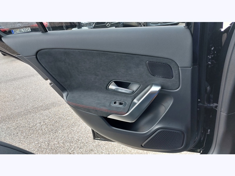 Image Mercedes-Benz CLASSE A 200 d AMG Line Pack Sport Noir