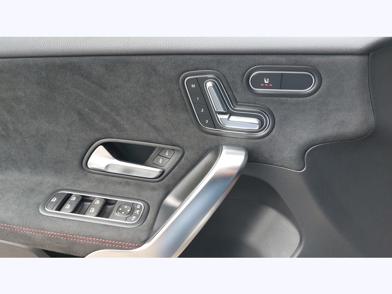 Image Mercedes-Benz CLASSE A 200 d AMG Line Pack Sport Noir