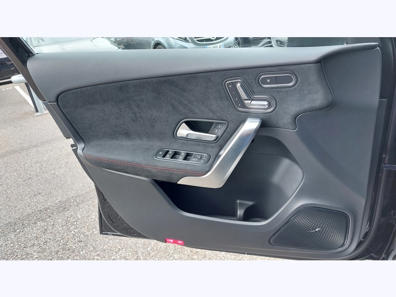 Image Mercedes-Benz CLASSE A 200 d AMG Line Pack Sport Noir