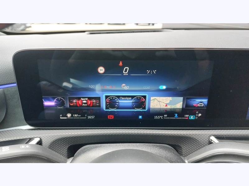 Image Mercedes-Benz CLASSE A 200 d AMG Line Pack Sport Noir