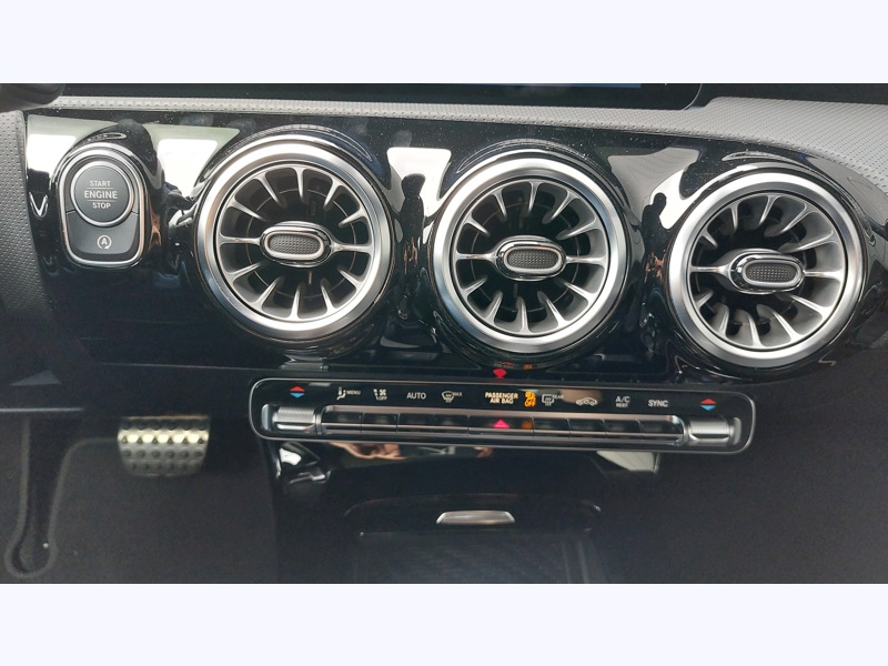 Image Mercedes-Benz CLASSE A 200 d AMG Line Pack Sport Noir