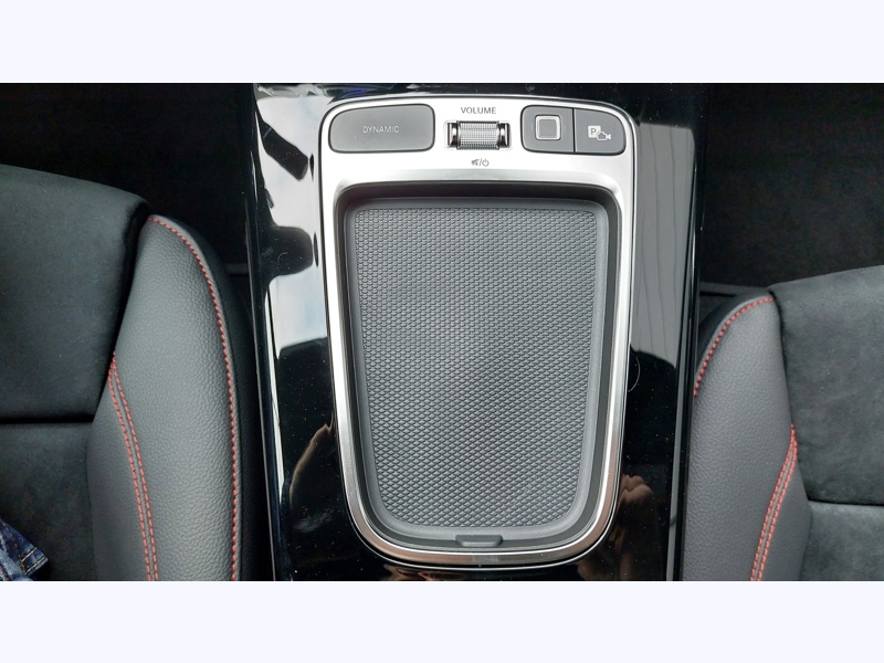 Image Mercedes-Benz CLASSE A 200 d AMG Line Pack Sport Noir