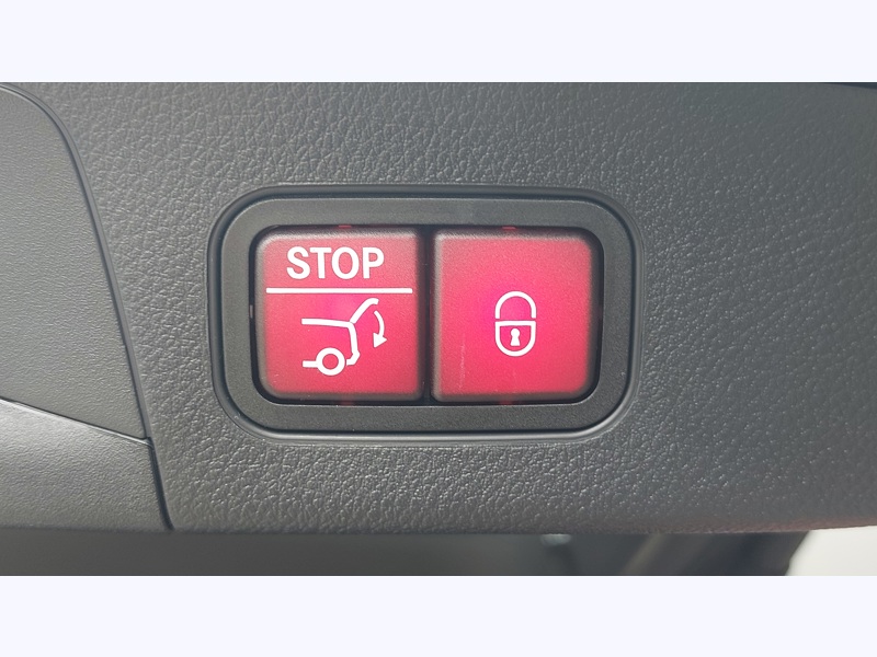 Image Mercedes-Benz GLA 250 e Hybrid EQ AMG Line AMG Line Pack Sport Noir AMG Line Premium Plus Gris montagne magno MANUFACT