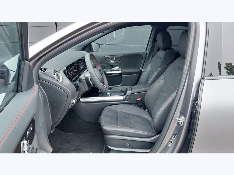 Image Mercedes-Benz GLA 250 e Hybrid EQ AMG Line AMG Line Pack Sport Noir AMG Line Premium Plus Gris montagne magno MANUFACT