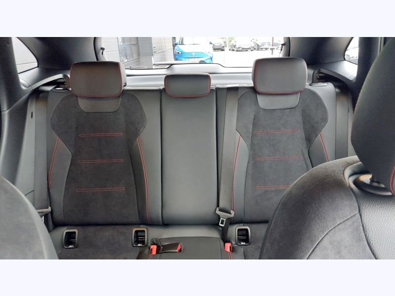 Image Mercedes-Benz GLA 250 e Hybrid EQ AMG Line AMG Line Pack Sport Noir AMG Line Premium Plus Gris montagne magno MANUFACT