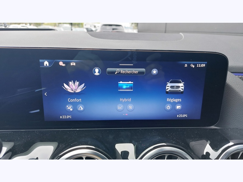 Image Mercedes-Benz GLA 250 e Hybrid EQ AMG Line AMG Line Pack Sport Noir AMG Line Premium Plus Gris montagne magno MANUFACT