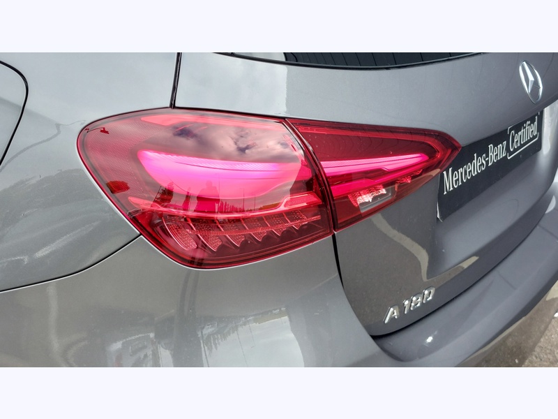 Image Mercedes-Benz CLASSE A 180 STAR EDITION AMG Line Pack Hiver Pack Sport Noir AMG Line Premium Plus