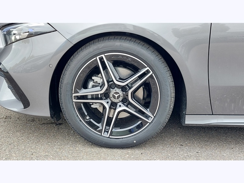 Image Mercedes-Benz CLASSE A 180 STAR EDITION AMG Line Pack Hiver Pack Sport Noir AMG Line Premium Plus