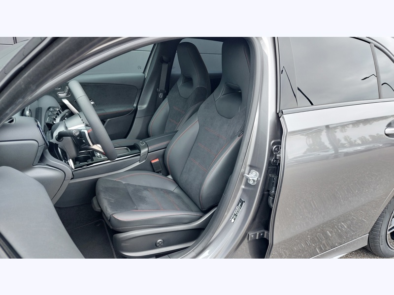 Image Mercedes-Benz CLASSE A 180 STAR EDITION AMG Line Pack Hiver Pack Sport Noir AMG Line Premium Plus