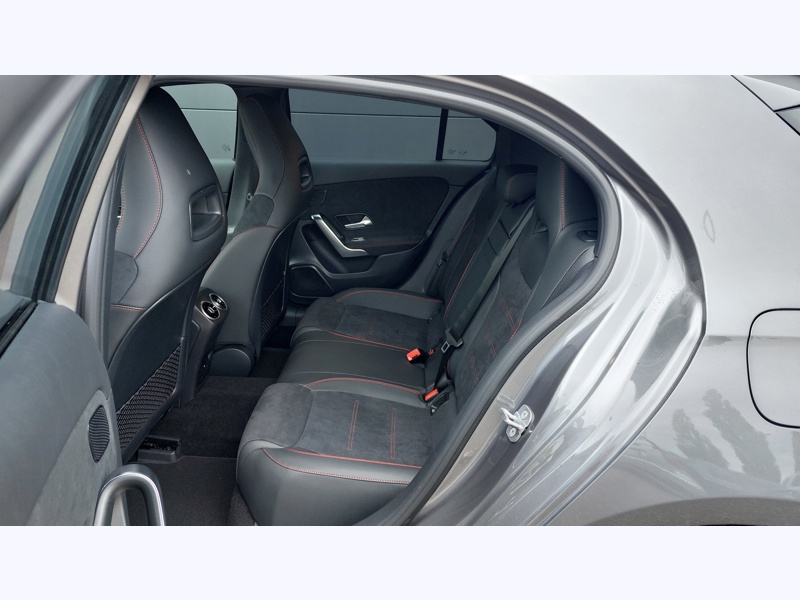 Image Mercedes-Benz CLASSE A 180 STAR EDITION AMG Line Pack Hiver Pack Sport Noir AMG Line Premium Plus