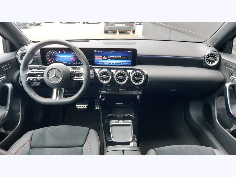 Image Mercedes-Benz CLASSE A 180 STAR EDITION AMG Line Pack Hiver Pack Sport Noir AMG Line Premium Plus