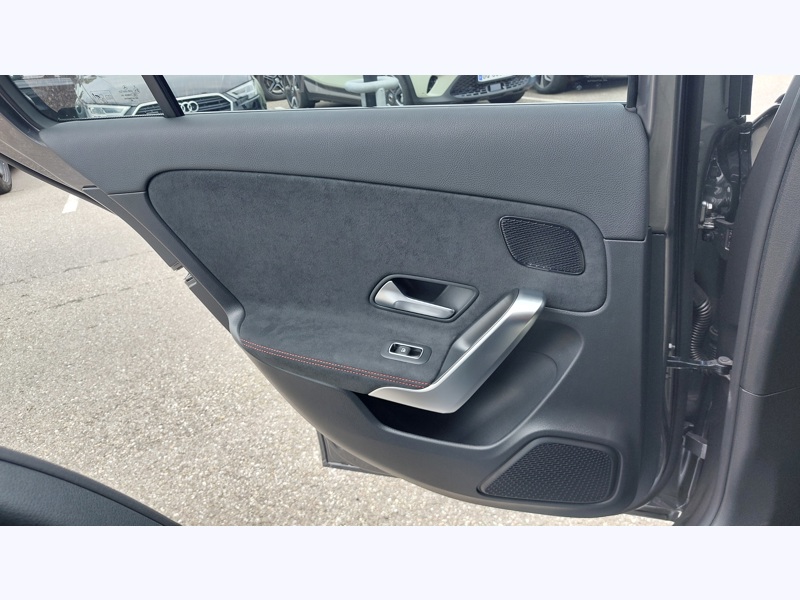 Image Mercedes-Benz CLASSE A 180 STAR EDITION AMG Line Pack Hiver Pack Sport Noir AMG Line Premium Plus