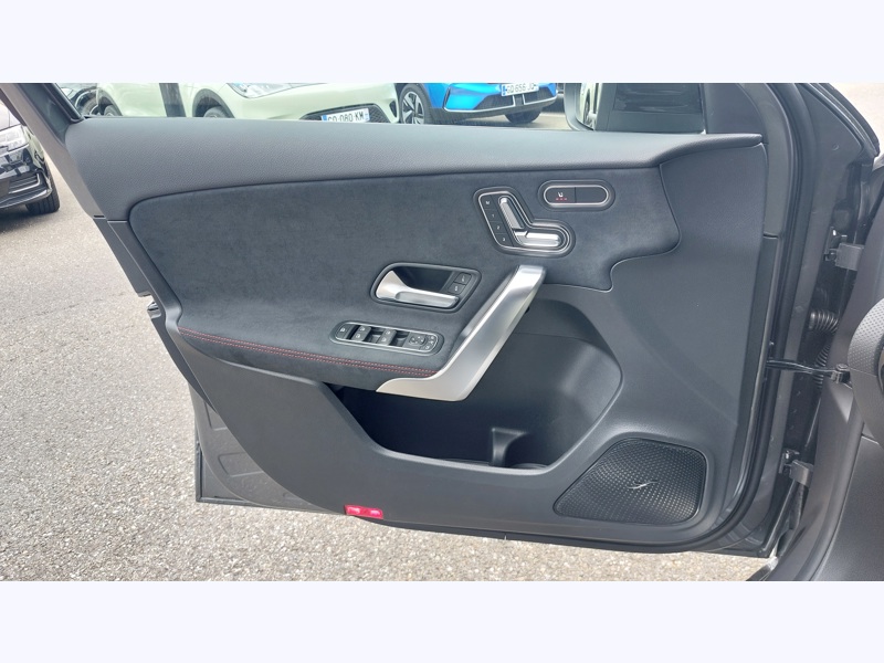 Image Mercedes-Benz CLASSE A 180 STAR EDITION AMG Line Pack Hiver Pack Sport Noir AMG Line Premium Plus
