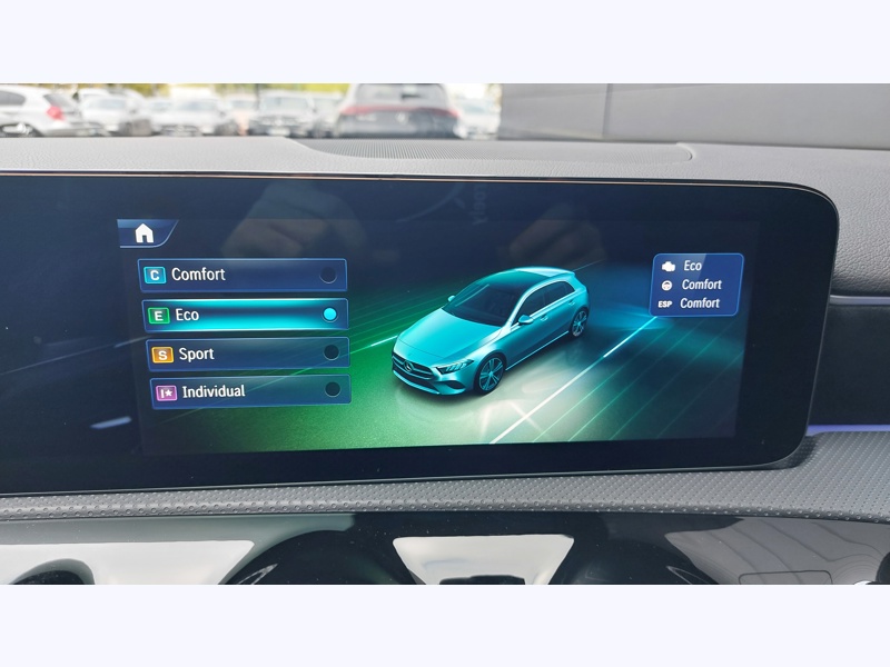 Image Mercedes-Benz CLASSE A 180 STAR EDITION AMG Line Pack Hiver Pack Sport Noir AMG Line Premium Plus