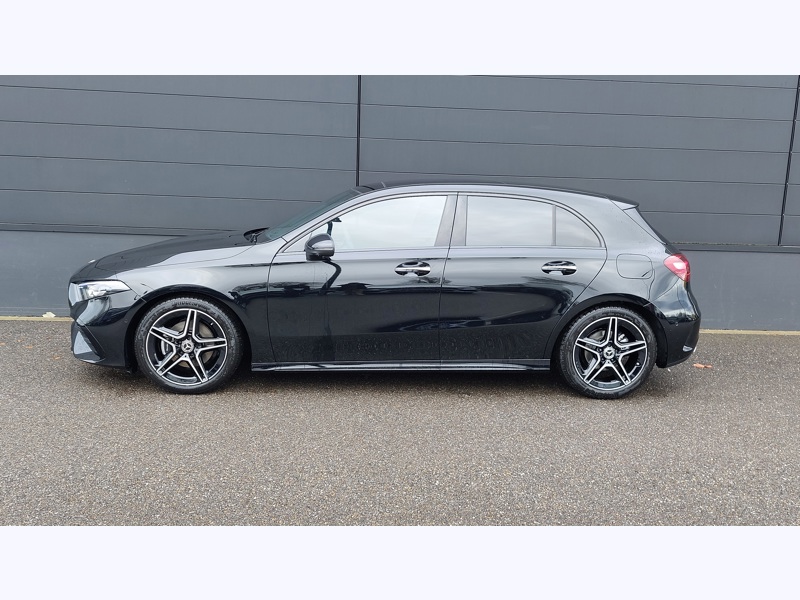 Image Mercedes-Benz CLASSE A 200 d AMG Line AMG Line  Pack Sport Noir  Ligne AMG Premium Plus