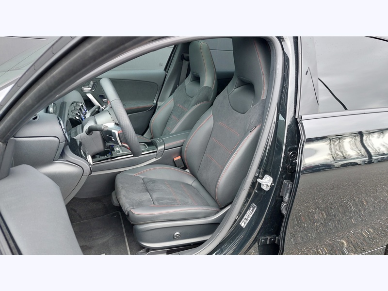 Image Mercedes-Benz CLASSE A 200 d AMG Line AMG Line  Pack Sport Noir  Ligne AMG Premium Plus