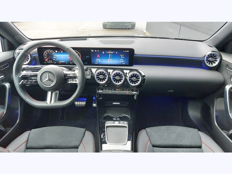 Image Mercedes-Benz CLASSE A 200 d AMG Line AMG Line  Pack Sport Noir  Ligne AMG Premium Plus