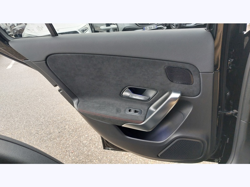 Image Mercedes-Benz CLASSE A 200 d AMG Line AMG Line  Pack Sport Noir  Ligne AMG Premium Plus